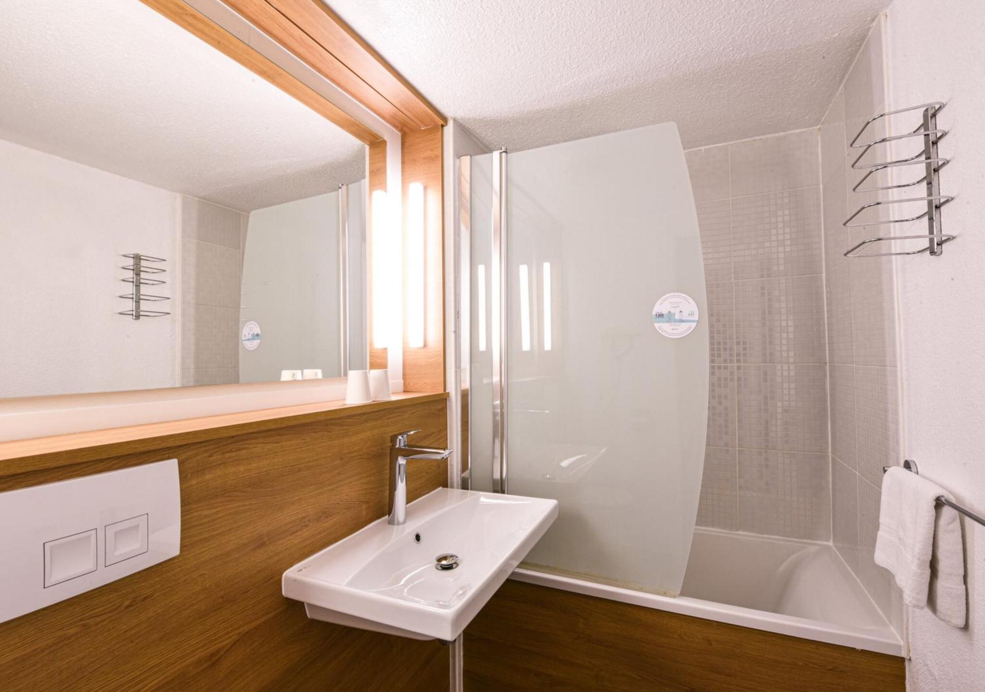 Kyriad Villeneuve Saint Georges - Hotel Renove Екстериор снимка
